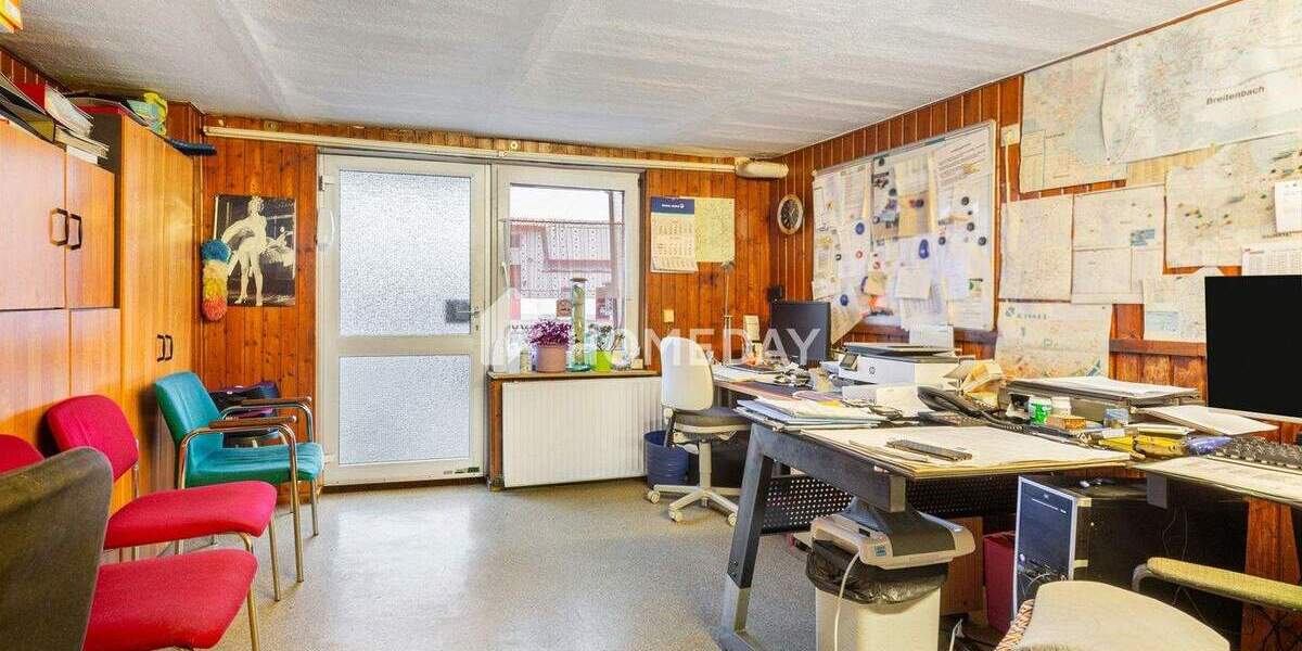 Einfamilienhaus mit zwei Wohnbereichen, großer Garage und BüroGewerbefläche 7 zimmer