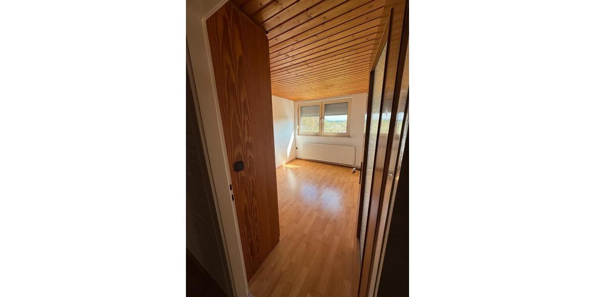 Dachgeschoßwohnung Edermünde - 4 Zimmer, 81 m&sup2;, 650&euro; | Angebot:26129450