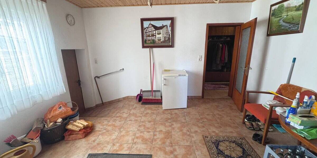 Einfamilienhaus Wolfhagen - 9 Zimmer, 210 m&sup2;, 159.000&euro; | Angebot:26657540