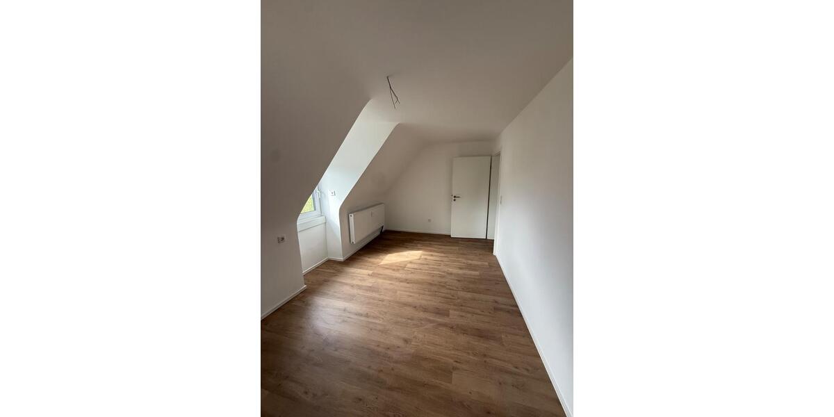 Dachgeschoßwohnung Kassel Niederzwehren - 2 Zimmer, 70 m&sup2;, 800&euro; | Angebot:26431504