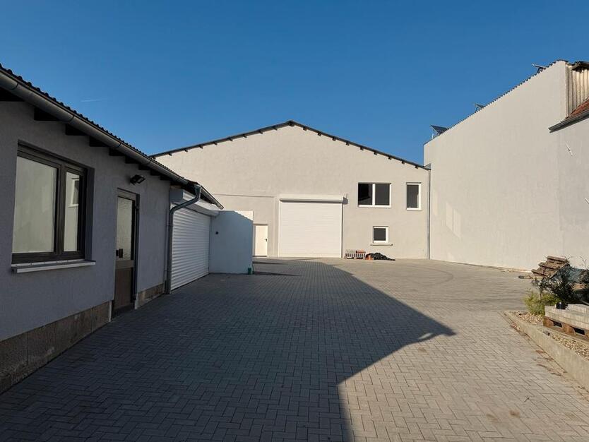 Halle zu vermieten