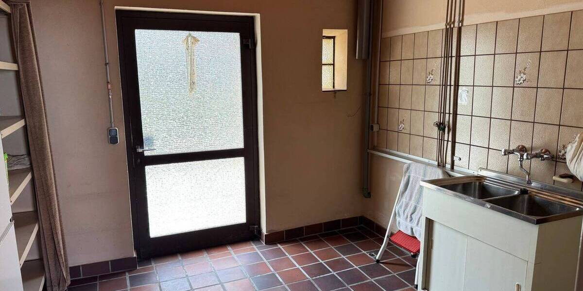 Mehrfamilienhaus, Wohnhaus Niestetal Sandershausen - 7 Zimmer, 203 m&sup2;, 299.000&euro; | Angebot:26450421