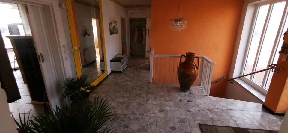 2 Familienhaus in ruhiger Hanglage 10 zimmer