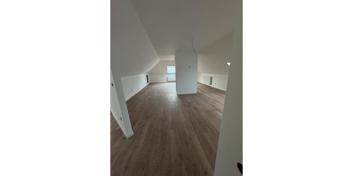 Erstbezug nach Kernsanierung 85m² Dachgeschosswohnung in Felsberg 2.5 zimmer