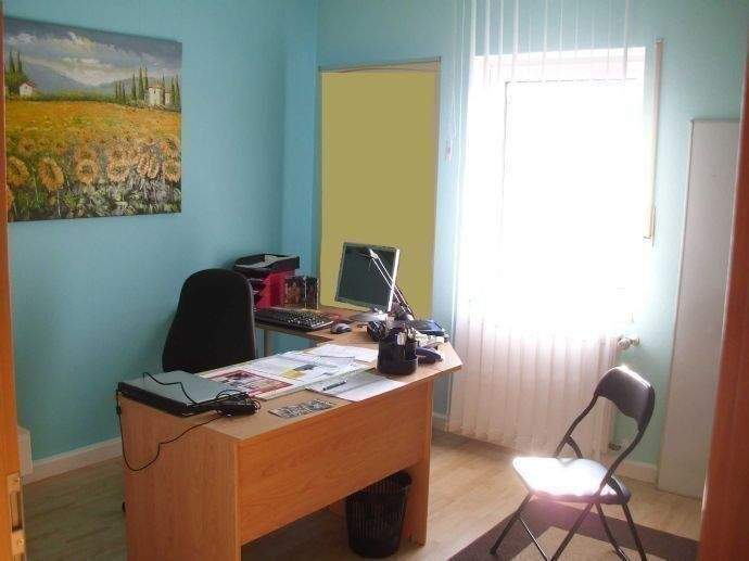  2 Familienhaus mit Gewerbe-Büro-Praxisfläche -Seminaräume nutzbar - ohne Investionsstau 1 zimmer