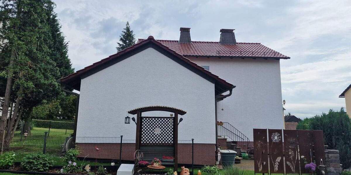 Zweifamilienhaus mit Potential in ruhiger Lage von Kassel-Lindenberg 7 zimmer