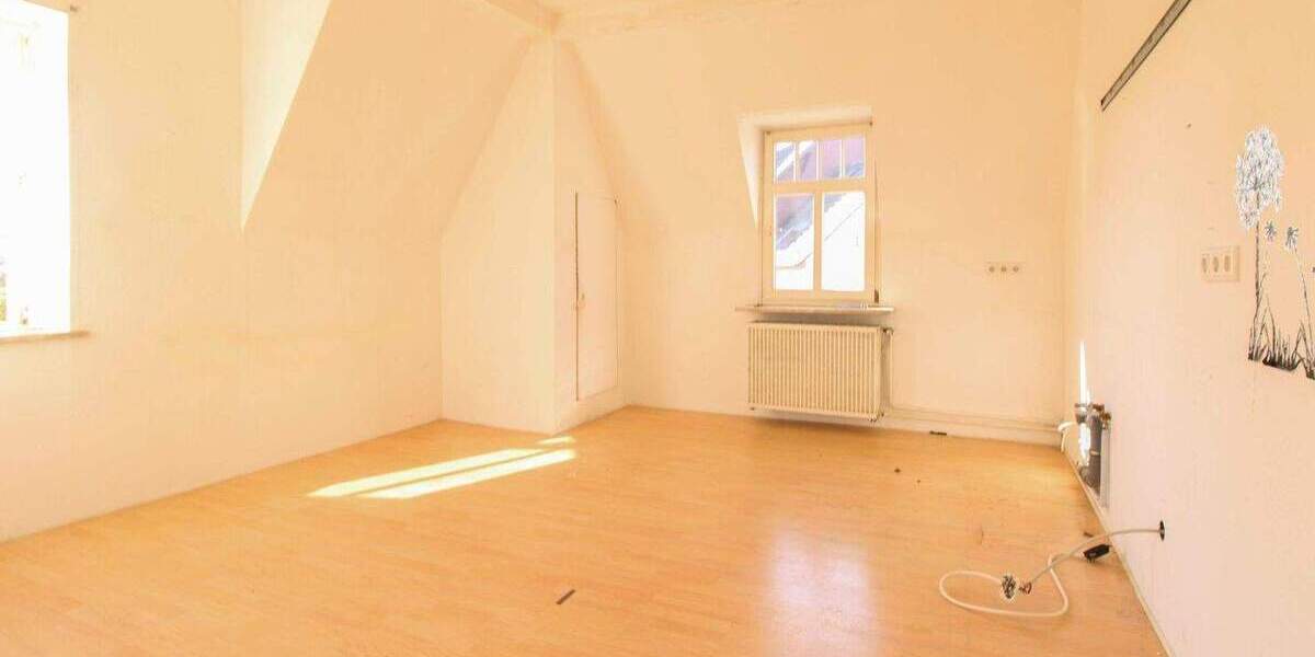 Charmanter Rohdiamant mit Garten in begehrter Vorstadtlage 9 zimmer