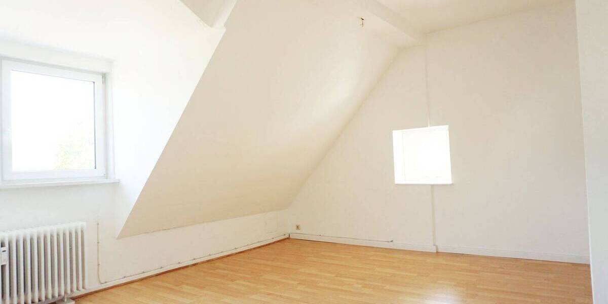 Tolle renovierte 5 Zimmer DG- Wohnung mit Balkon, inkl. Einbauküche, historisches saniertes Gebäude, 4 Parteien 5 zimmer