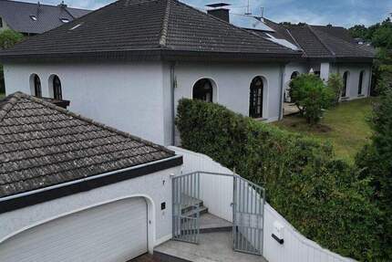 Großzügiges Wohnen mit Wellness-Bereich in ruhiger Ortsrandlage von Hofgeismar-Schöneberg 8 zimmer