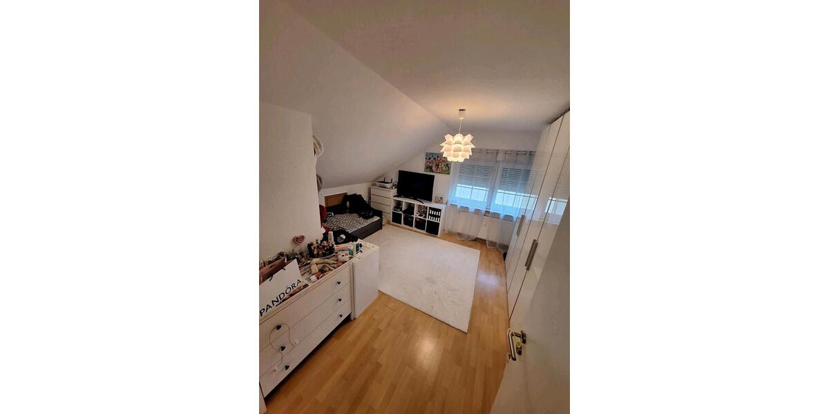 3 Zimmer Küche Bad DG Wohnung zu vermieten 3 zimmer