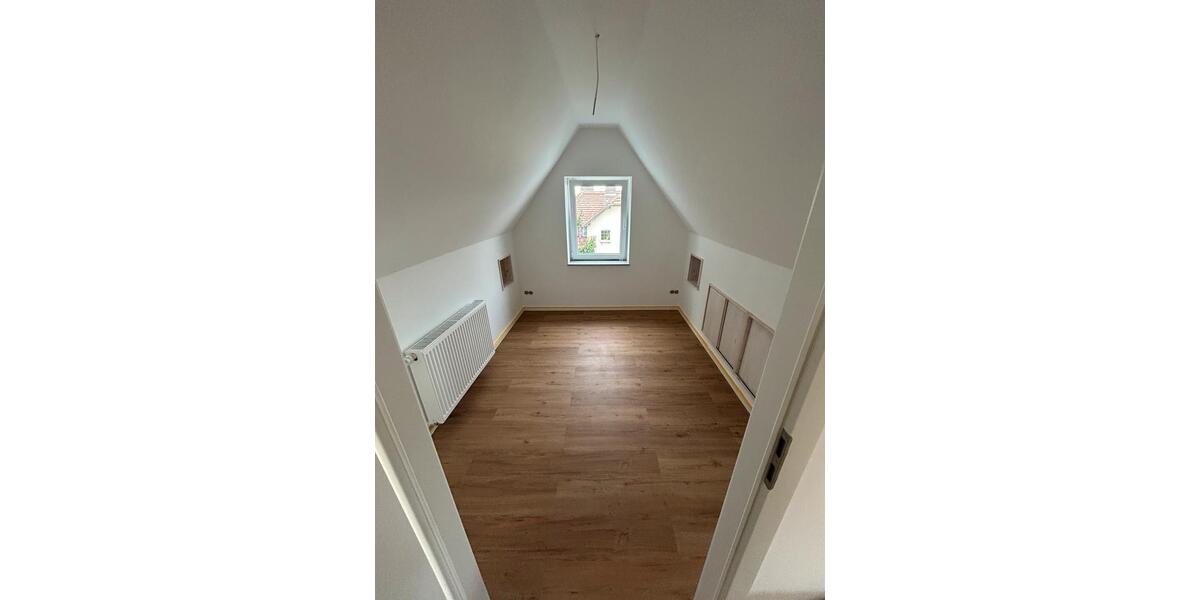 Dachgeschoßwohnung Kassel Niederzwehren - 2 Zimmer, 70 m&sup2;, 780&euro; | Angebot:25306071