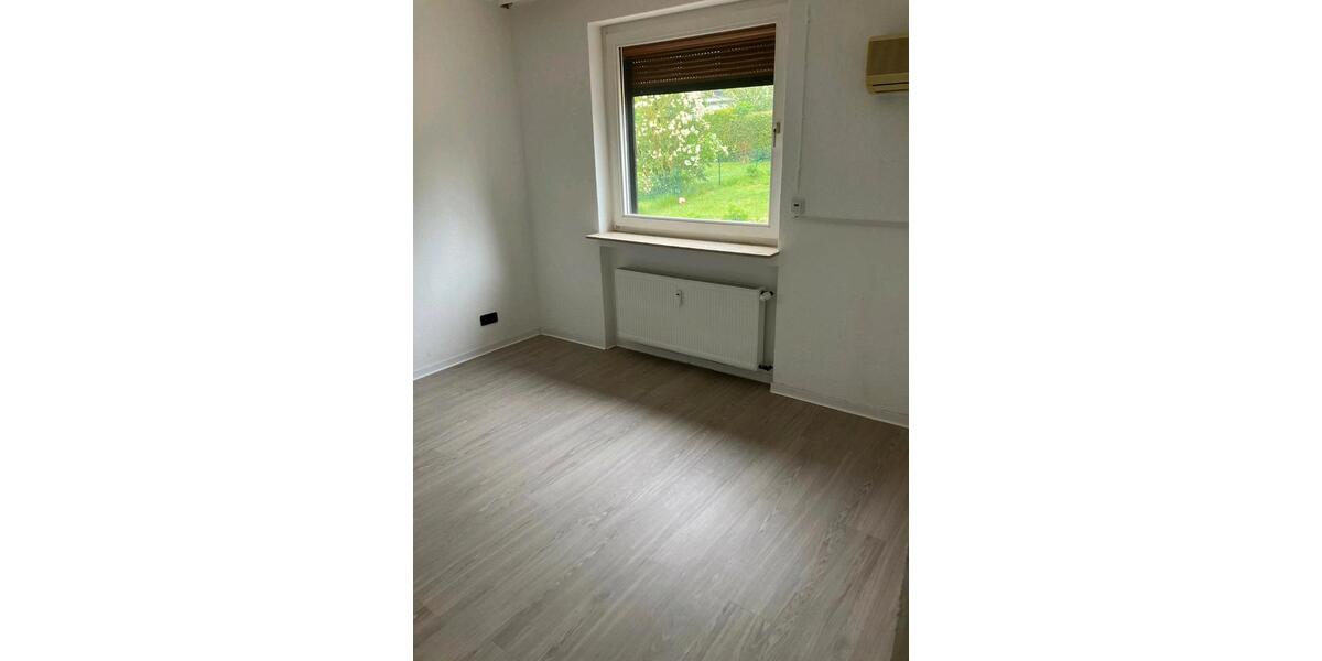 Erdgeschoßwohnung Habichtswald - 4 Zimmer, 95 m&sup2;, 880&euro; | Angebot:26581575