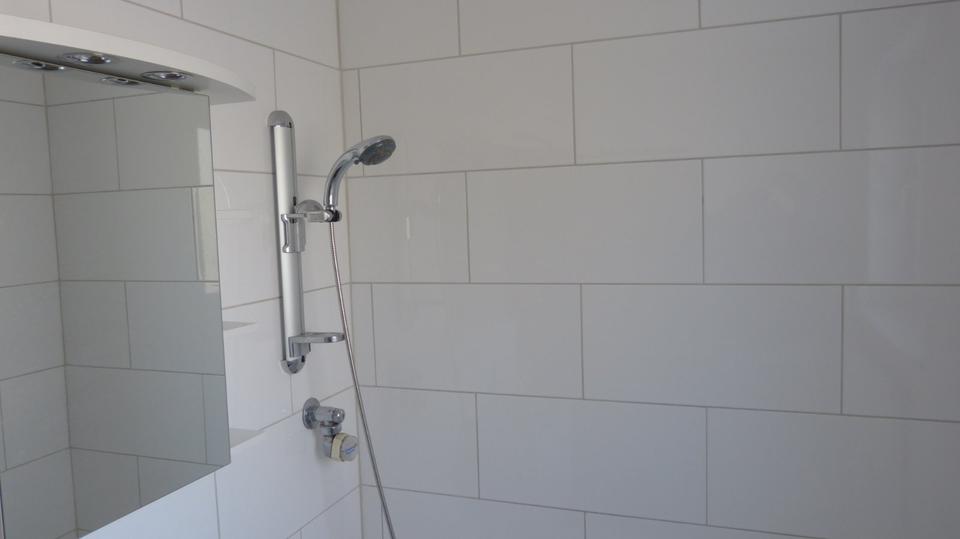 3 Zimmer und 2 Zimmer eine Wohnung auf 2 Etagen Plus Garage 5 zimmer