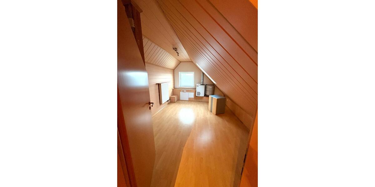 Wohnung mit Balkon, neuer Küche & Bad in Kassel-Niederzwehren 6 zimmer