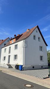 VERMIETET  SANIERT  GROßES GRUNDSTÜCK