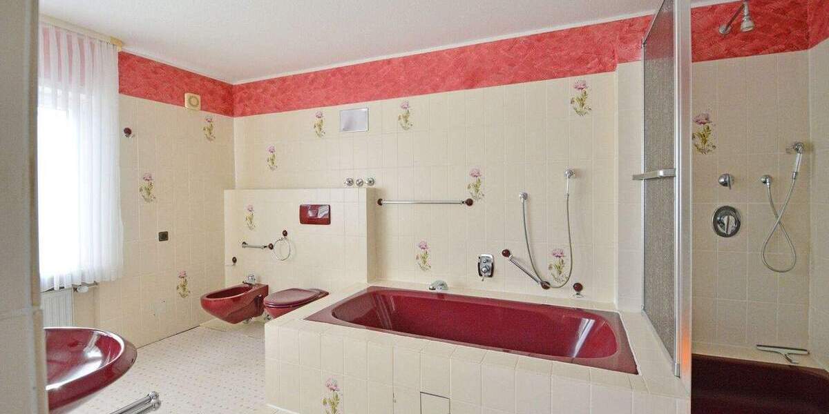 Mehrfamilienhaus, Wohnhaus Hofgeismar / Hombressen Hombressen - 9 Zimmer, 245 m&sup2;, 330.000&euro; | Angebot:25246013