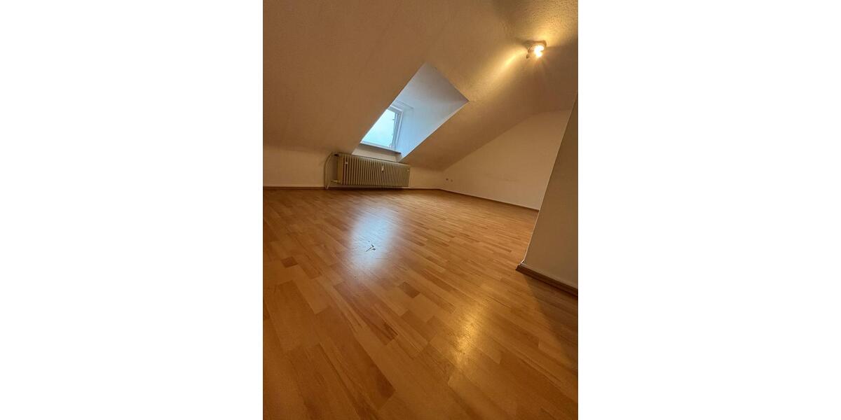 Dachgeschoßwohnung Kassel Fasanenhof - 26 Zimmer, 85 m&sup2;, 690&euro; | Angebot:25975715