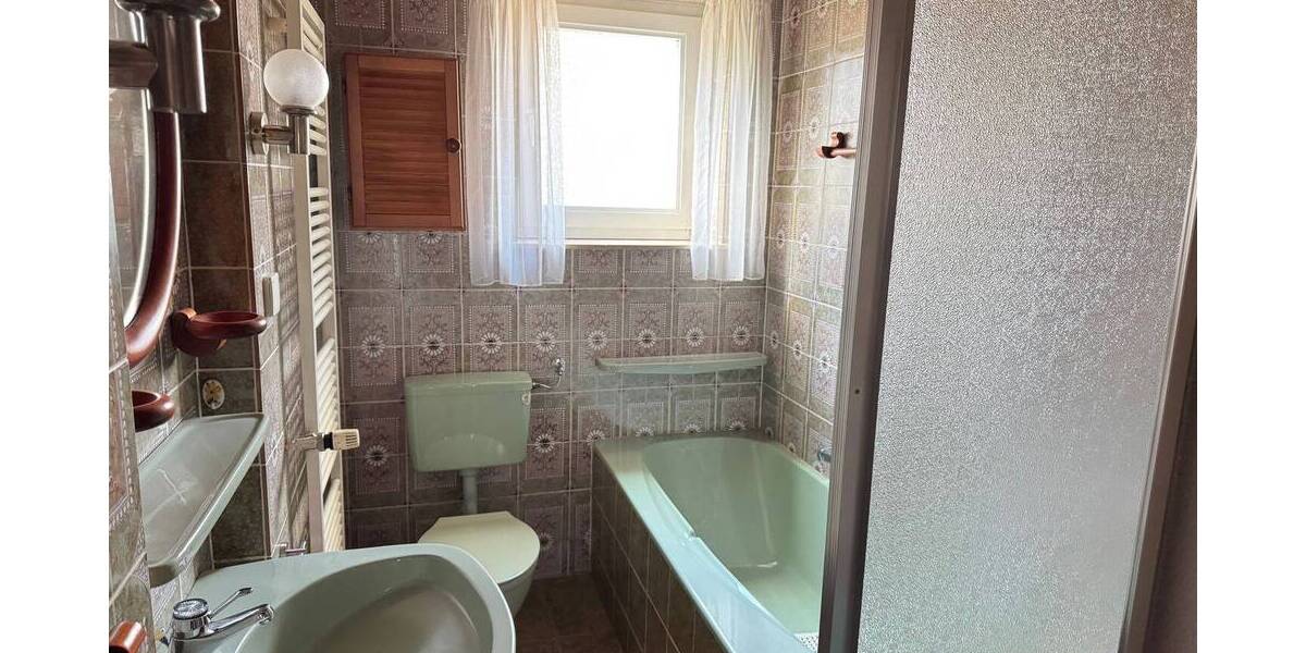 Mehrfamilienhaus, Wohnhaus Niestetal Sandershausen - 7 Zimmer, 203 m&sup2;, 299.000&euro; | Angebot:26450421