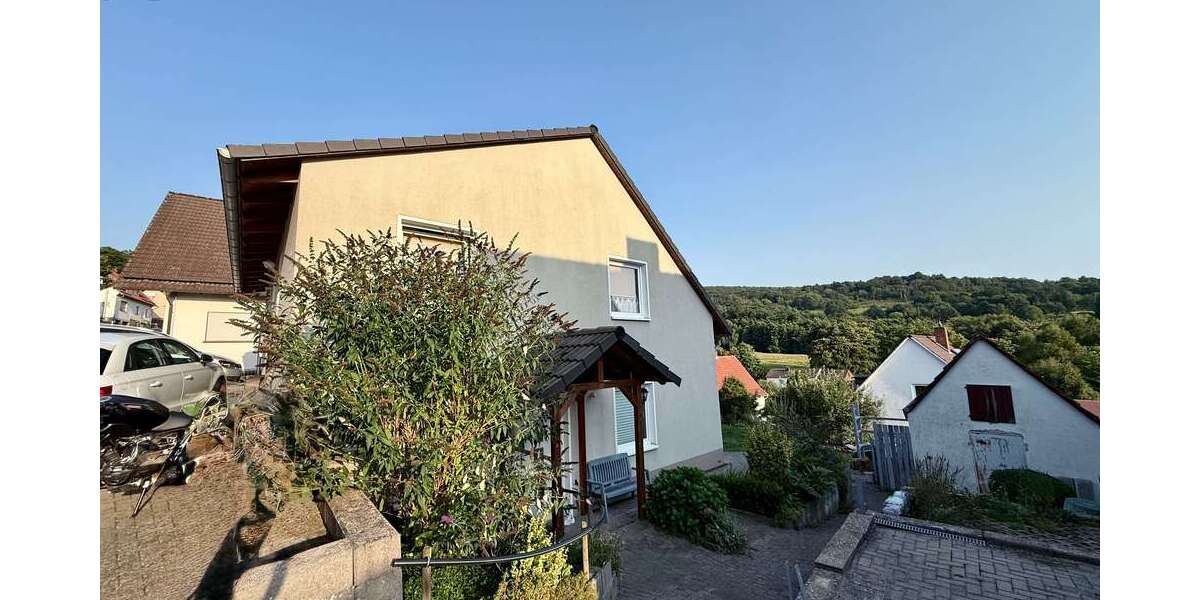 Etagenwohnung Helsa - 3 Zimmer, 83 m&sup2;, 650&euro; | Angebot:25352043