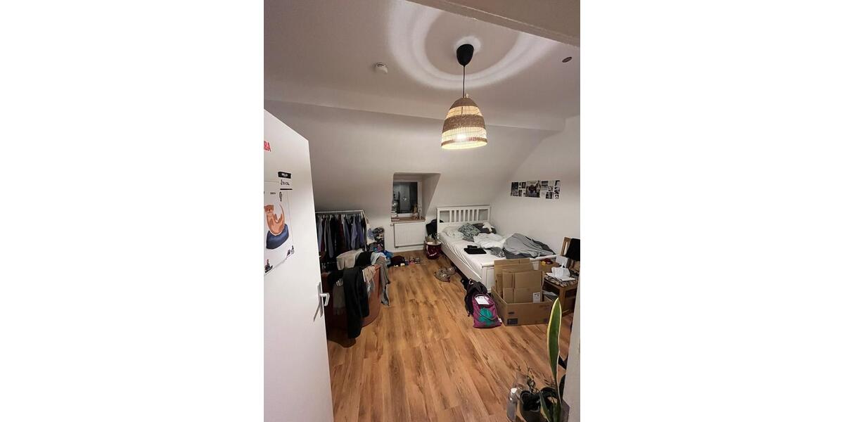 Dachgeschoßwohnung Kassel Vorderer Westen - 16 Zimmer, 280 m&sup2;, 800.000&euro; | Angebot:25907751