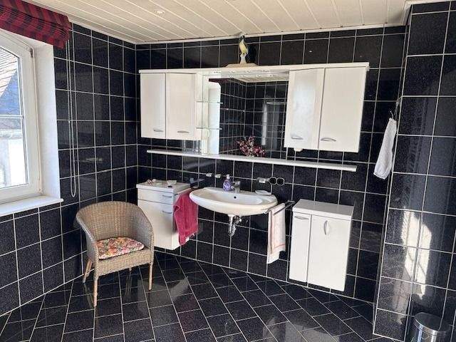 Einfamilienhaus Gudensberg Obervorschütz - 7 Zimmer, 285 m&sup2;, 595.000&euro; | Angebot:25929124