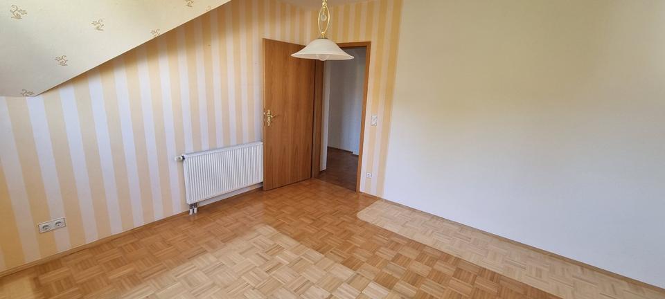 Dachgeschoßwohnung Melsungen - 3 Zimmer, 100 m&sup2;, 850&euro; | Angebot:26197320