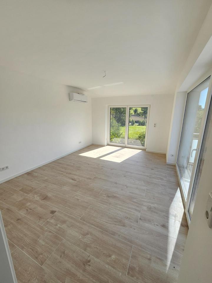 Traum Wohnung im Grünen kernsaniert bei Bedarf mit Pferdebox