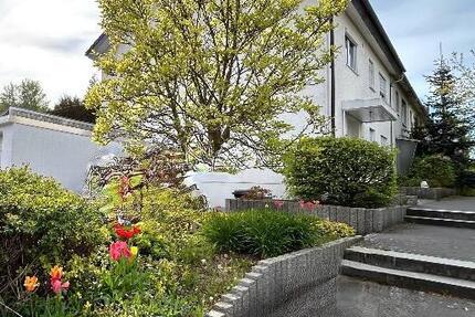 Haus Hofgeismar - 11 Zimmer, 200 m&sup2;, 450.000&euro; | Angebot:26460356