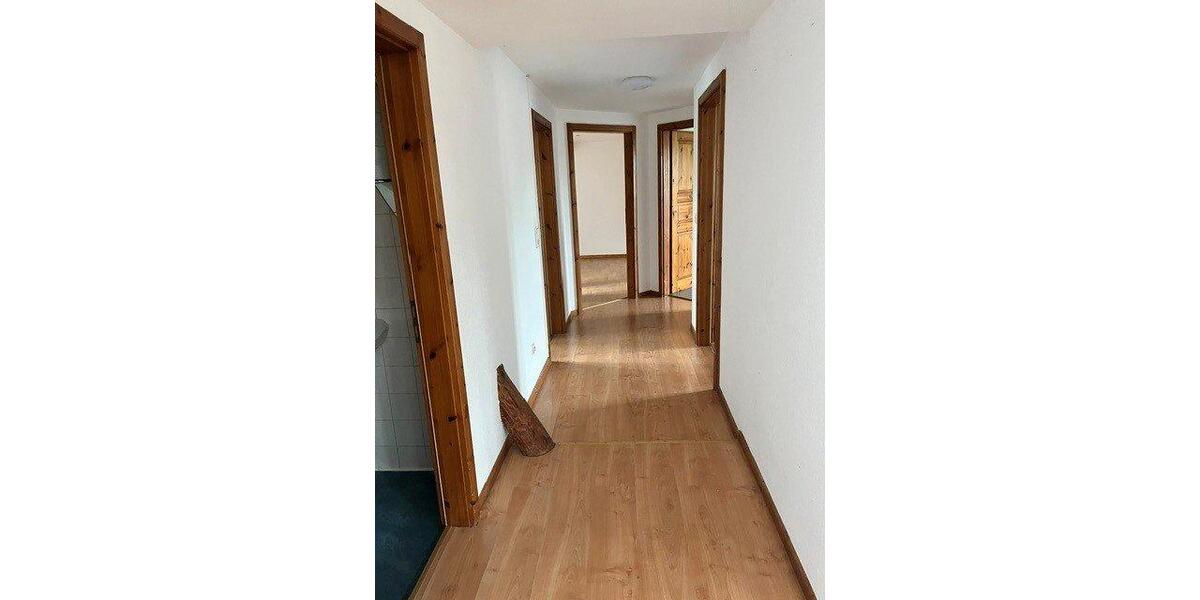 Dachgeschoßwohnung Lohfelden - 4 Zimmer, 135 m&sup2;, 1.350&euro; | Angebot:26663717