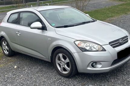 Kia ceed / Ceed 151.000 km 2.950 &euro; Kassel 34123