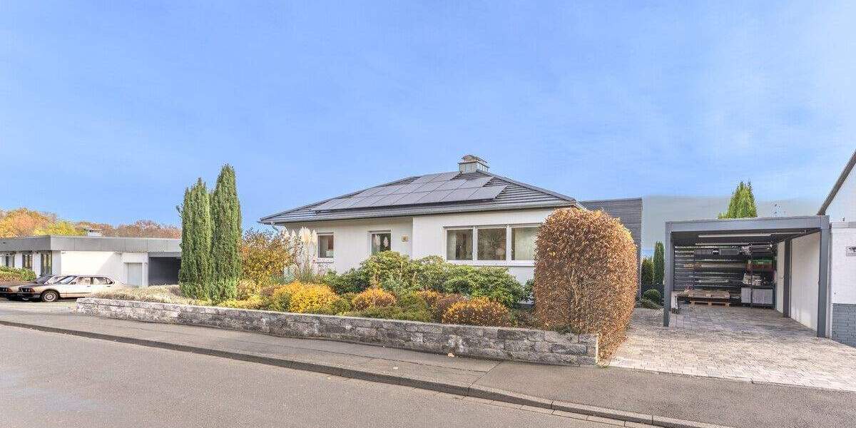 Viel Platz für alle: Großes Einfamilienhaus mit Traumgarten in Nordshausen 7 zimmer