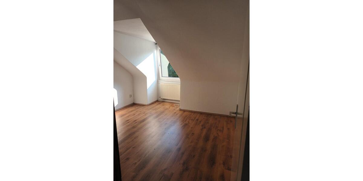 Wunderschöne 3 Z. DG-Wohnung frei zum 01.03.2026 3 zimmer