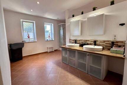 Haus Wolfhagen Istha - 7 Zimmer, 200 m&sup2;, 1.150&euro; | Angebot:25278020