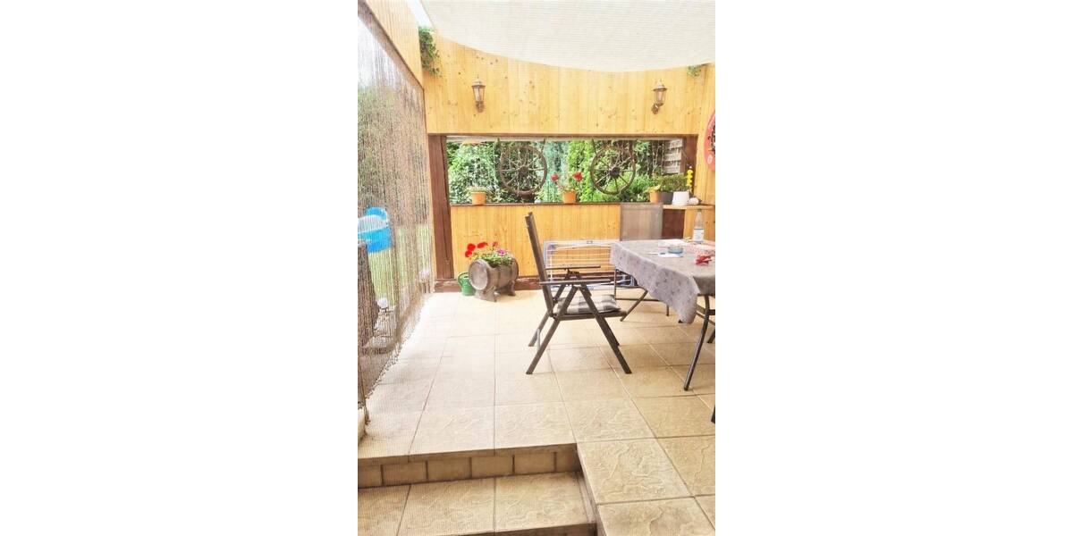 TOP - 2-Familienanwesen + Laden, Hof, Carport und Garten zimmer