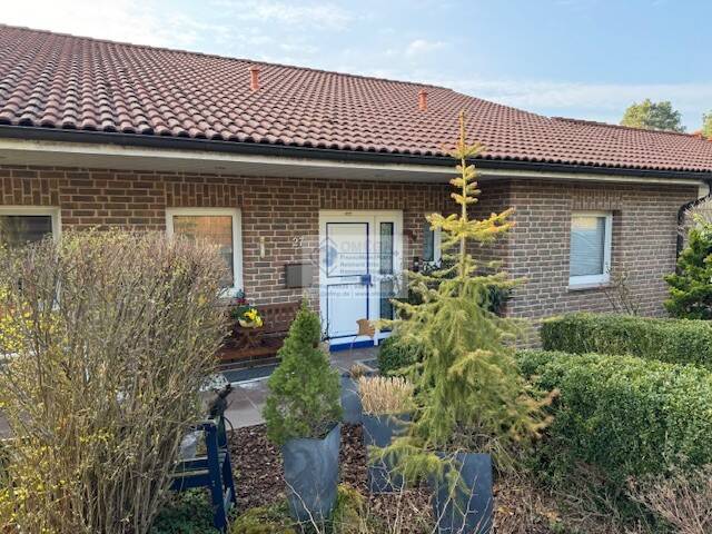 Neuwertiges Zweifamilien-Haus mit getrennten Eingängen
