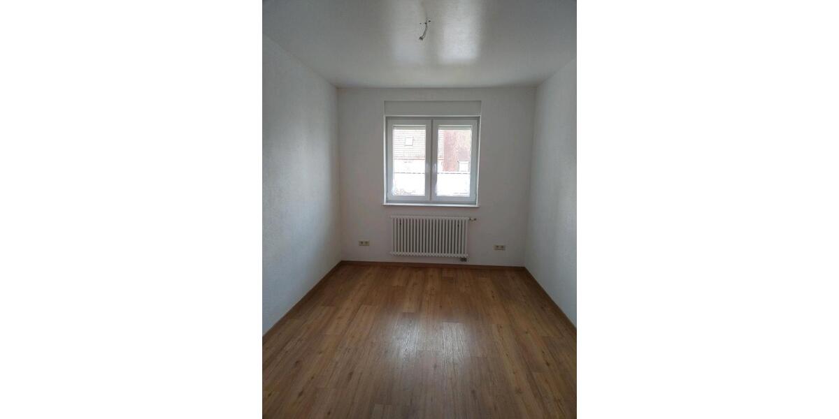 Etagenwohnung Kassel Bettenhausen - 5 Zimmer, 130 m&sup2;, 1.300&euro; | Angebot:25983152