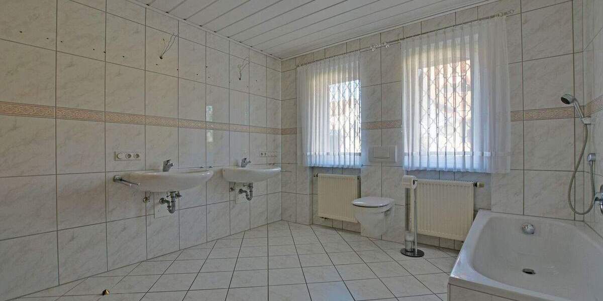 Einfamilienhaus Wolfhagen - 4 Zimmer, 150 m&sup2;, 1.100&euro; | Angebot:24789072