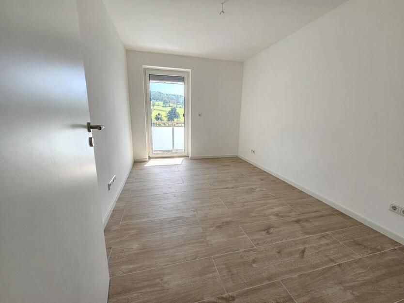 Traum Wohnung im Grünen kernsaniert bei Bedarf mit Pferdebox