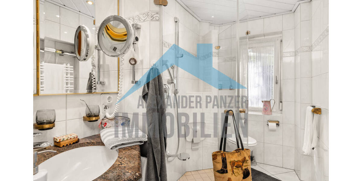 Mehrfamilienhaus, Wohnhaus Kassel / Niederzwehren Niederzwehren - 6 Zimmer, 190 m&sup2;, 575.000&euro; | Angebot:23983151