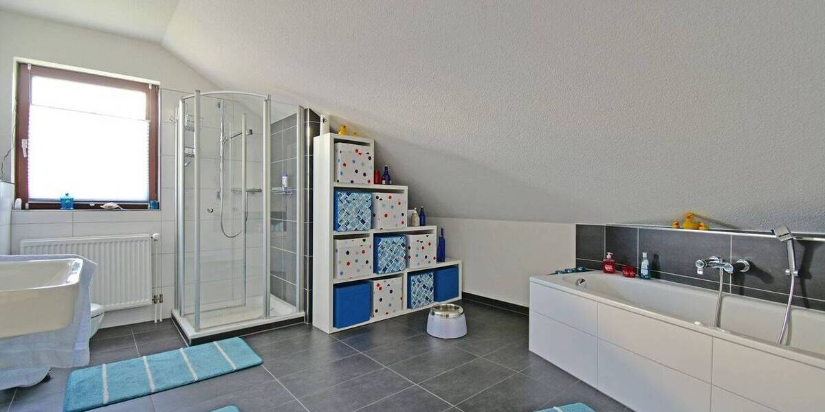 Einfamilienhaus Wolfhagen - 6 Zimmer, 207 m&sup2;, 440.000&euro; | Angebot:26527343