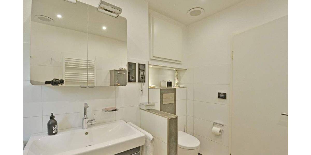 Sonnige 4-ZKB Maisonette mit Balkon, Terrasse und 2 Stellplätzen, Top-Lage am Weinberg 4 zimmer