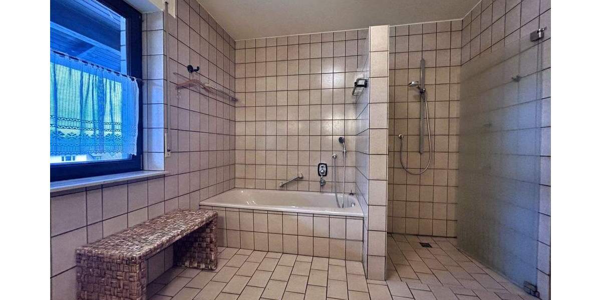 Einfamilienhaus Ahnatal Weimar - 7 Zimmer, 207 m&sup2;, 298.000&euro; | Angebot:25674218