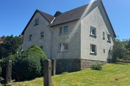 Zweifamilienhaus mit großem Garten