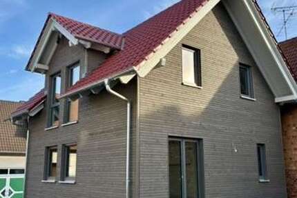 Haus Breuna - 4 Zimmer, 87 m&sup2;, 1.100&euro; | Angebot:25373622