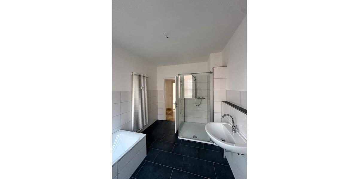 Große, lichtdurchflutete Wohnung - zentral & dennoch ruhig 5 zimmer