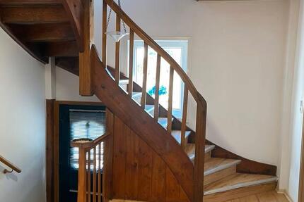 Haus Grebenstein - 6 Zimmer, 200 m&sup2;, 1.300&euro; | Angebot:26129821