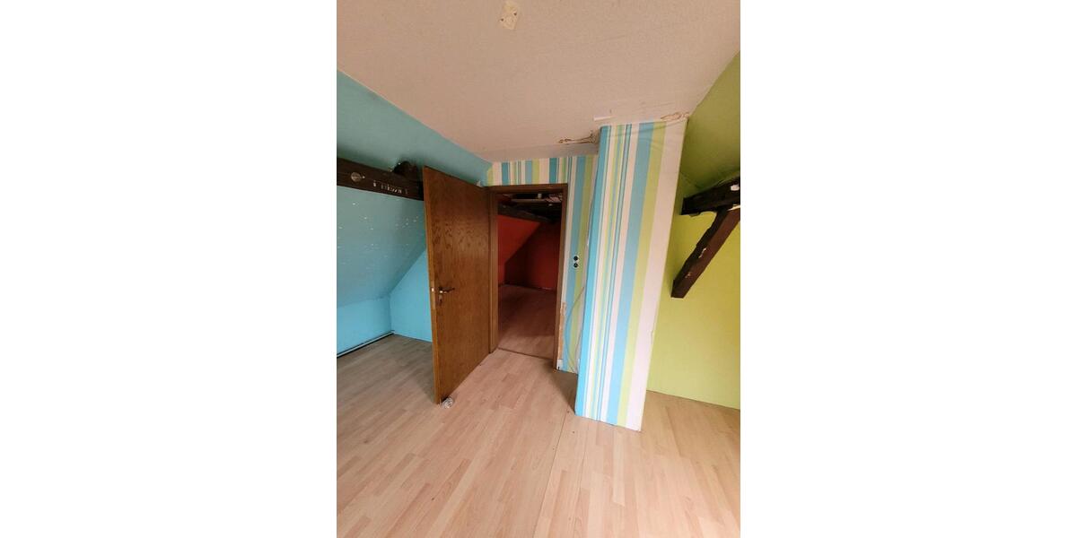 Einfamilienhaus Baunatal - 8 Zimmer, 243 m&sup2;, 225.000&euro; | Angebot:25305013