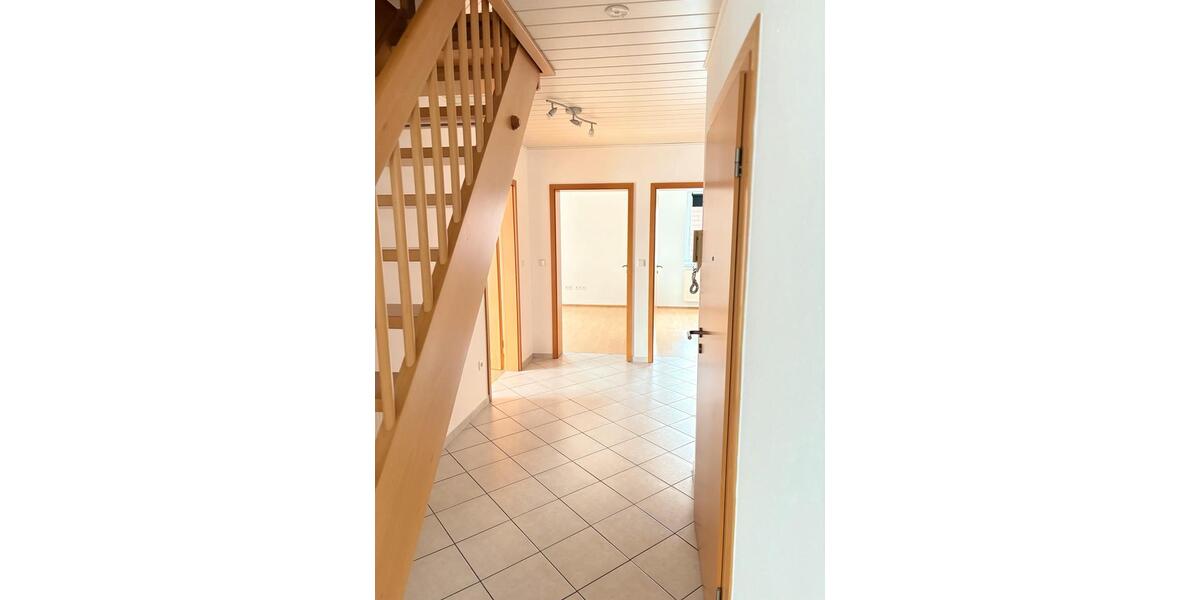 Wohnung mit Balkon, neuer Küche & Bad in Kassel-Niederzwehren 6 zimmer