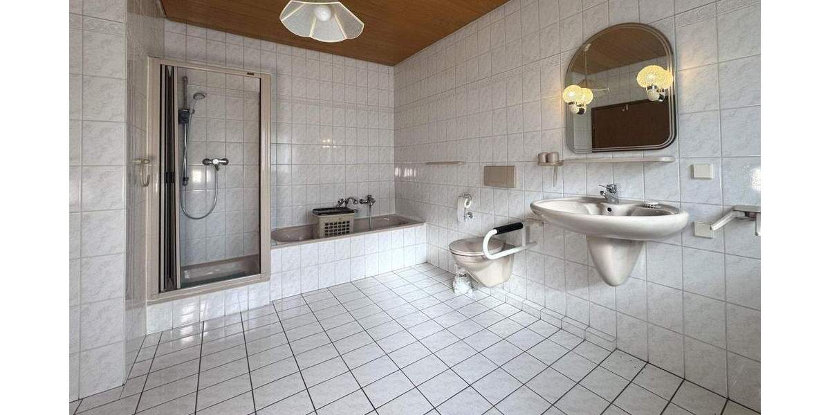 Einfamilienhaus Lohfelden Ochshausen - 7 Zimmer, 253 m&sup2;, 299.000&euro; | Angebot:25674209