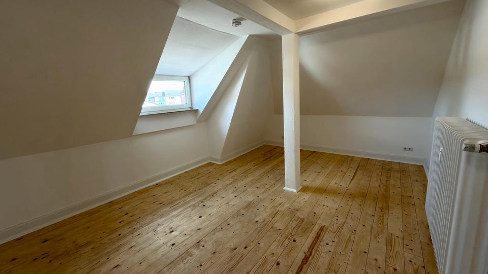 Dachgeschoßwohnung Hessisch Lichtenau - 4 Zimmer, 116 m&sup2;, 850&euro; | Angebot:26010384